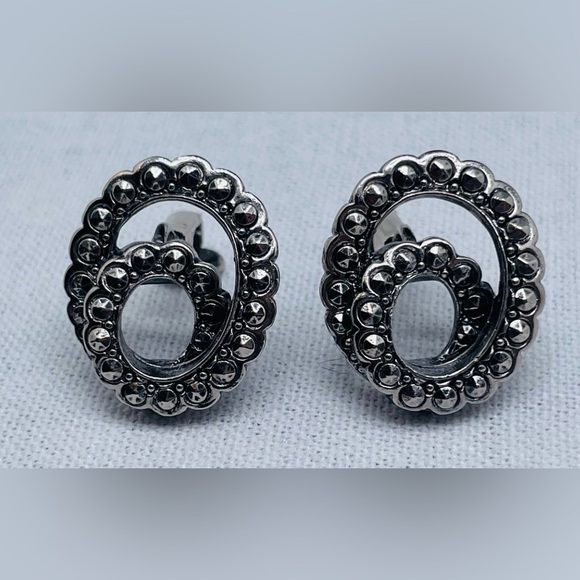 Vintage AVON silver Marcasite clip on swirl earrings - Picture 4 of 13